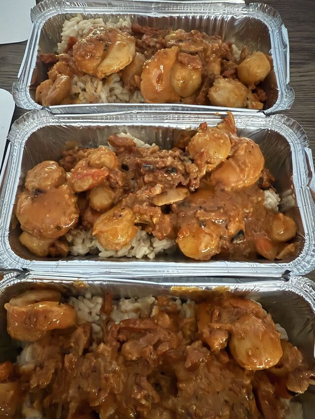 St Jacques flambées au Noilly Prat, risotto Carmin, Persillade de Chorizo Crispy 