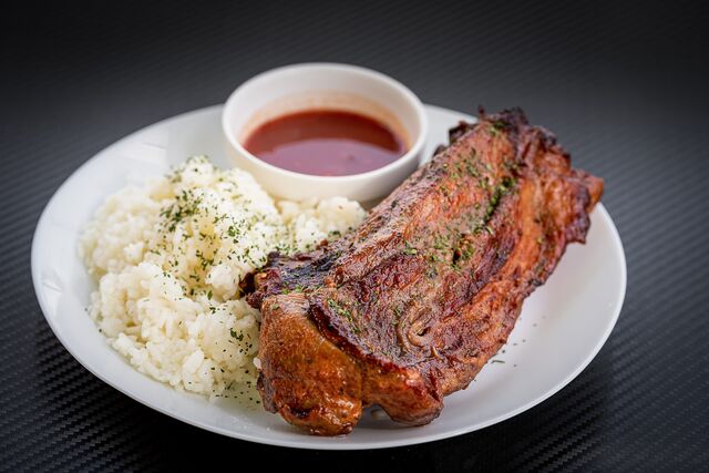 Pácolt pulyka felsőcomb, forgónyárson grillezve főtt rizzsel és öntettel akár menüben is (rendelésre)