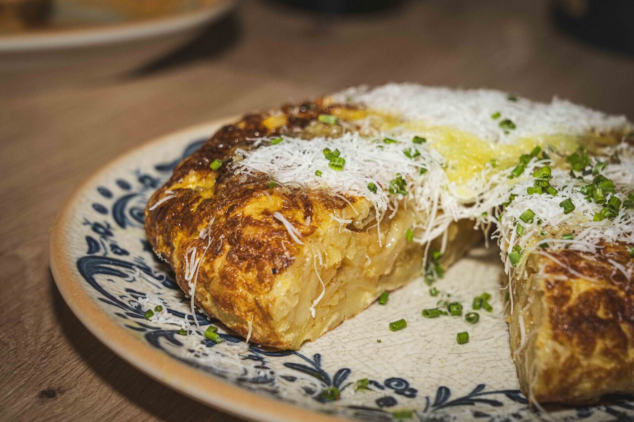 tortilla de patatas cremosa con parmesano