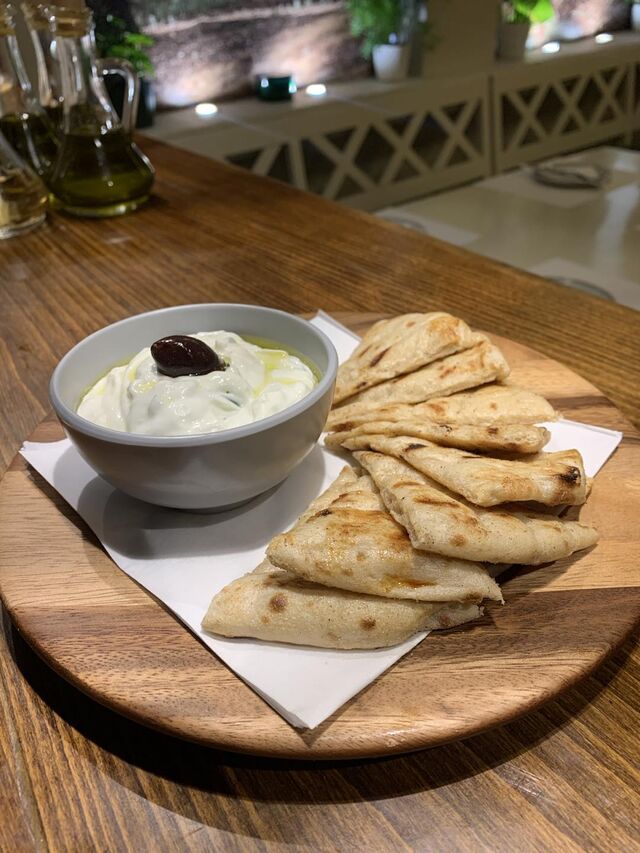 TZATZIKI 😍 z pyszną grillowaną pitą