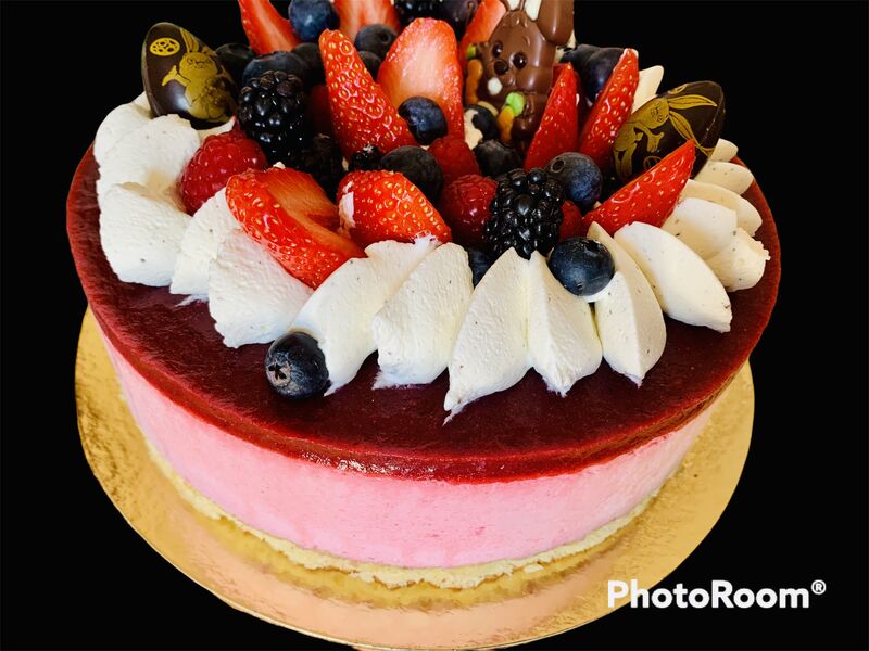 Bavarois fruits rouges
Financier mousse aux fruits rouges glaçage fruits rouges chantilly fruits rouges frais 