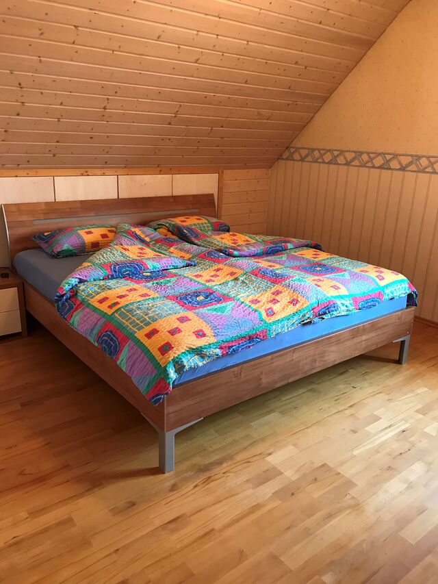 Schlafzimmer Nord-Ost mit Kleiderschrank