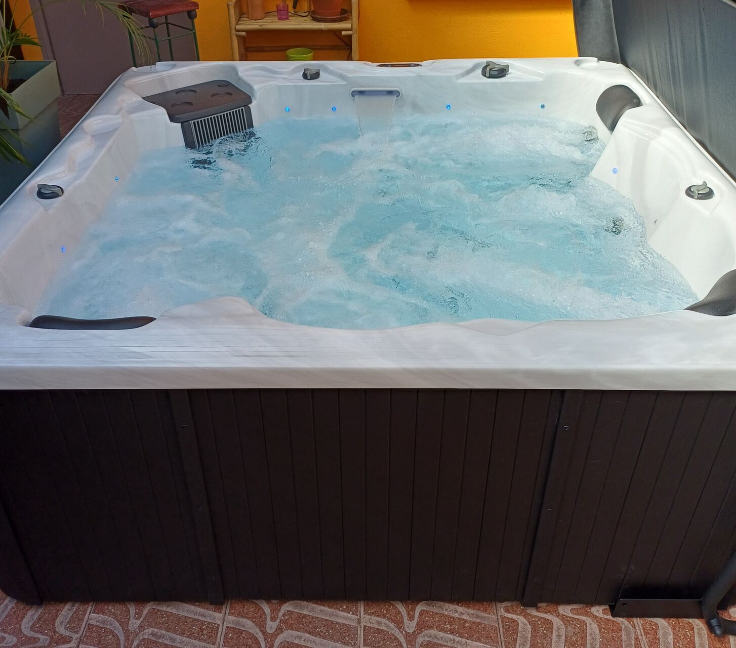 JACUZZI