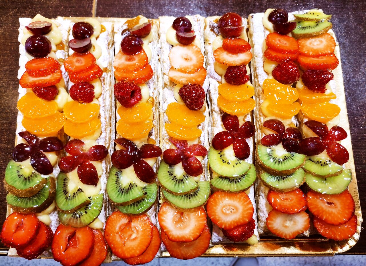 Bandas de crema con frutas