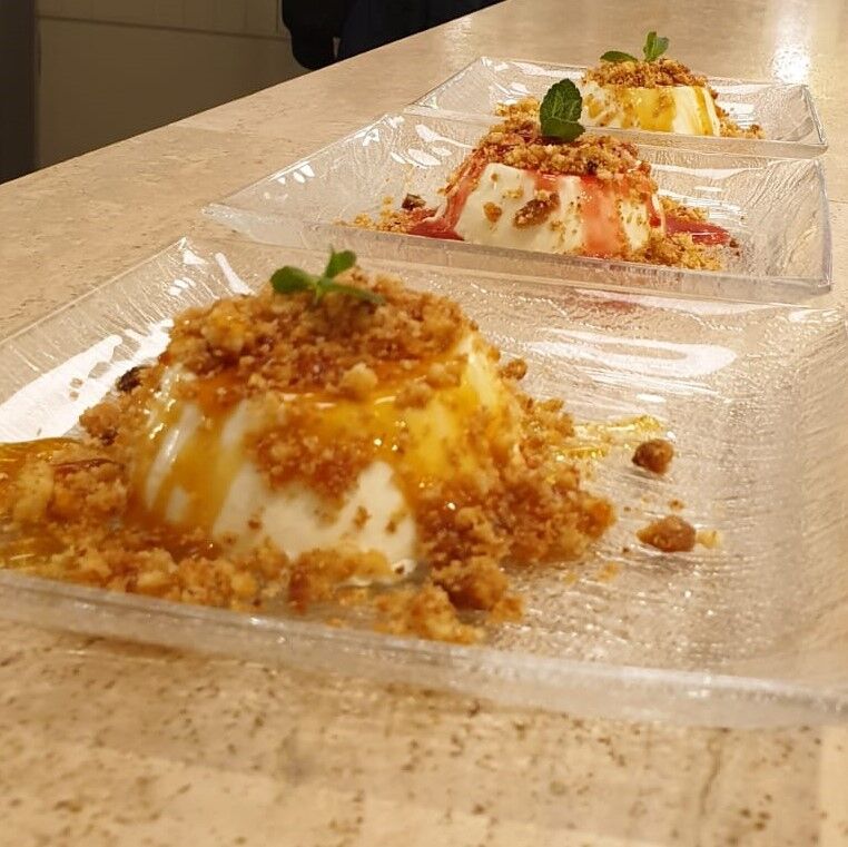 Panna cotta con granella biscottata