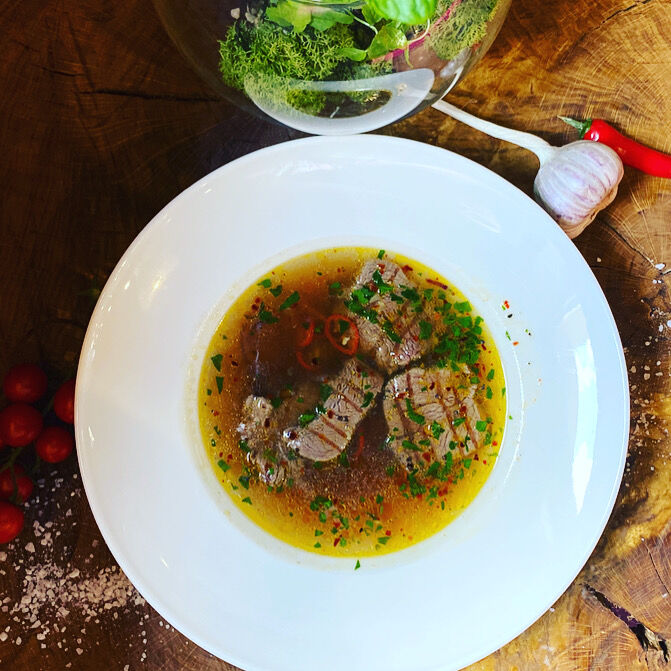 Pikantna zupa z wołowiną 