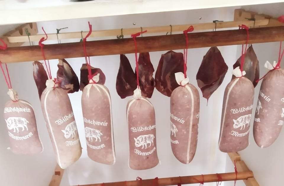 Wildschwein Mettwurst und Wildschweinschinken