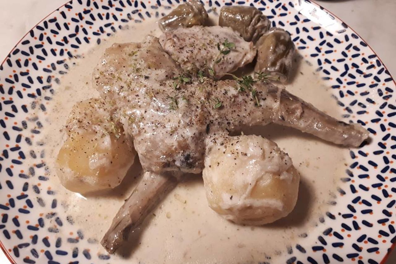 coniglio carciofini patate e timo
