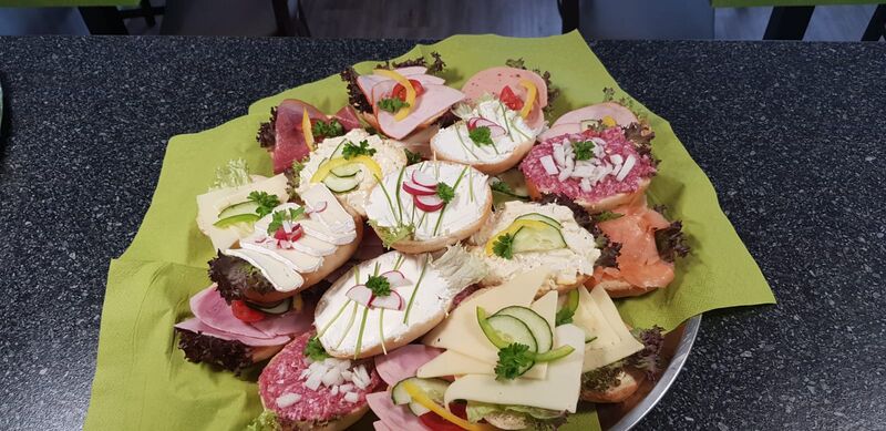 Belegte Brötchen, auch außer Haus und auf Vorbestellung