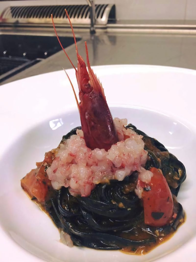 Tagliolini al nero di seppia con cremolata di Gamberone rosso
