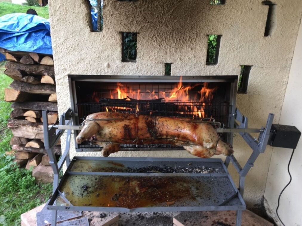 spécialité cochon a la broche 