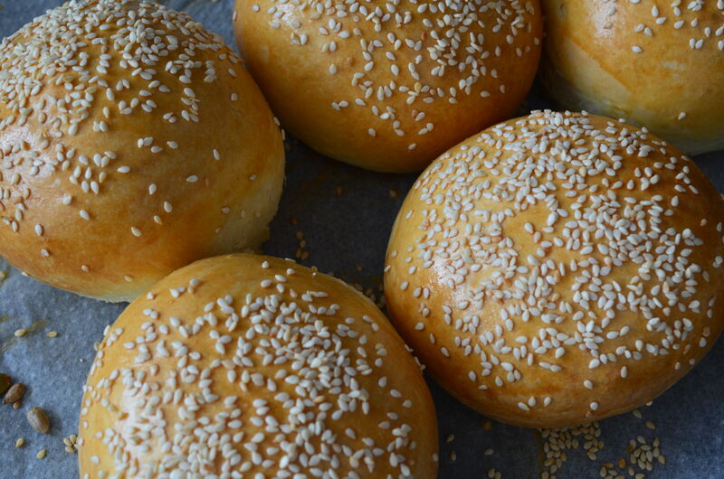 Buns au sésame blond 