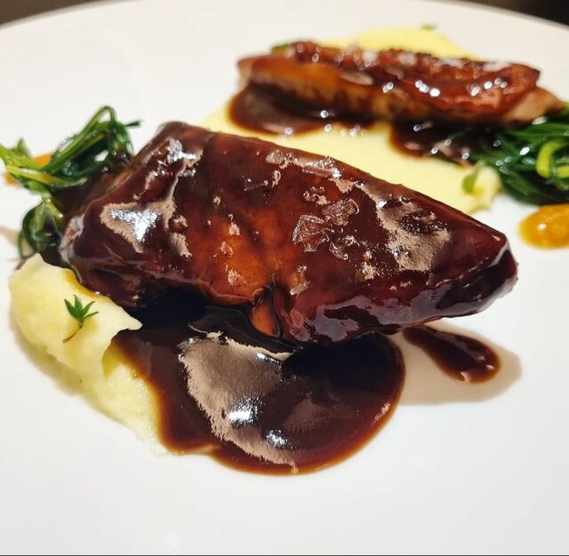 Anatra Nostrana petto-coscia, patata confit, agretti di campo e marmellata di arance tarocco