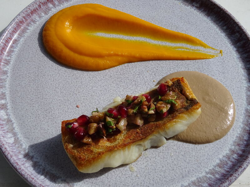 Pavé de lieu jaune poêlé, purée de patate douce et sauce au noix