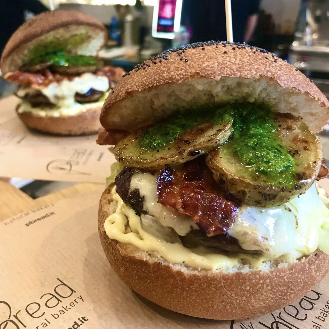 Una vasta scelta di panini, pizze in pala e insalate completano il nostro menù per il pranzo