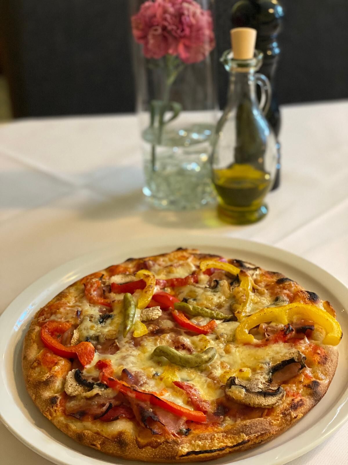 Probieren sie auch unsere Pizzaspezialitäten.