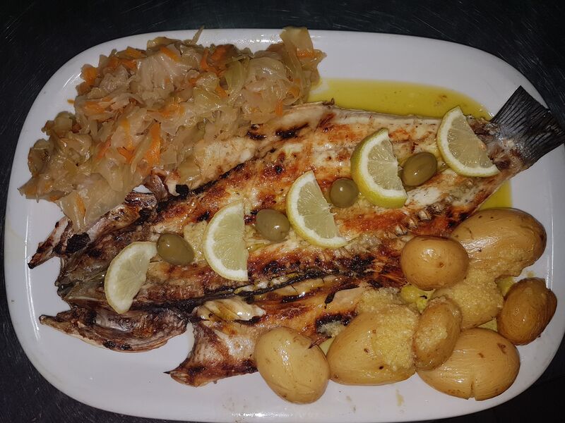 Peixe fresco grelhado