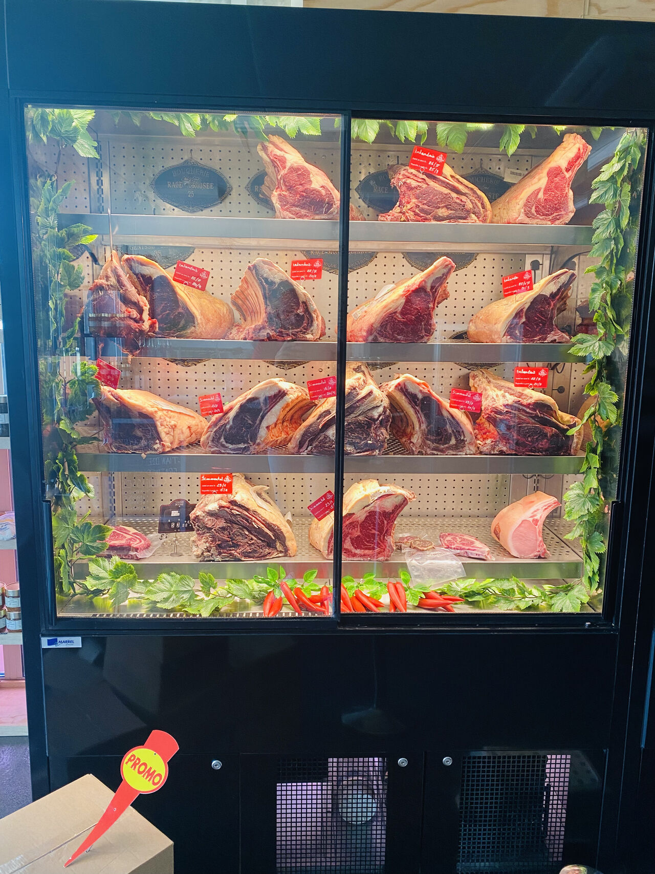 Nous vous proposons un large choix de viandes maturées directement dans notre cave 