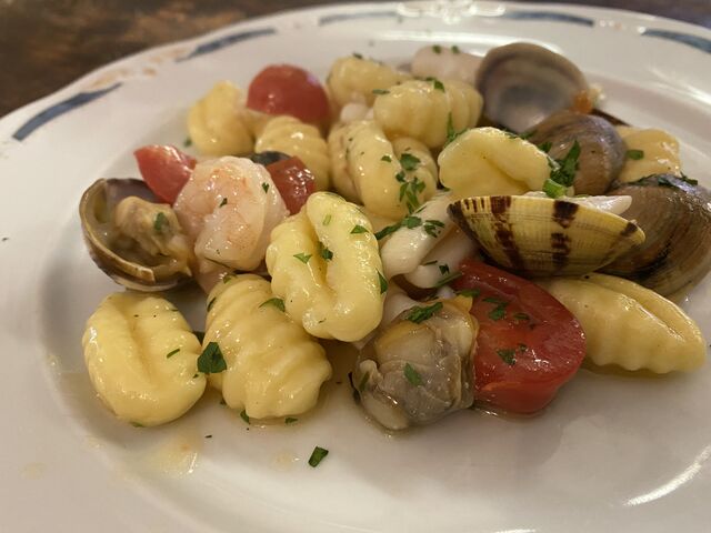 Gnocchi del mulino(vongole, gamberetti totani 🦑 salsiccia)