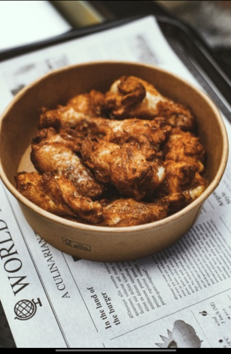 Goldbraune saftige Wings 