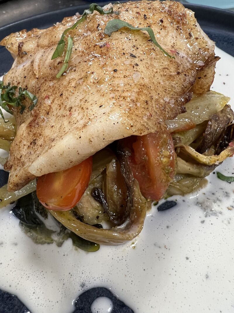 Le Filet de Saint Pierre Sauce Yuzu, Fenouil Rôti, Tomates Cerise et Basilic
