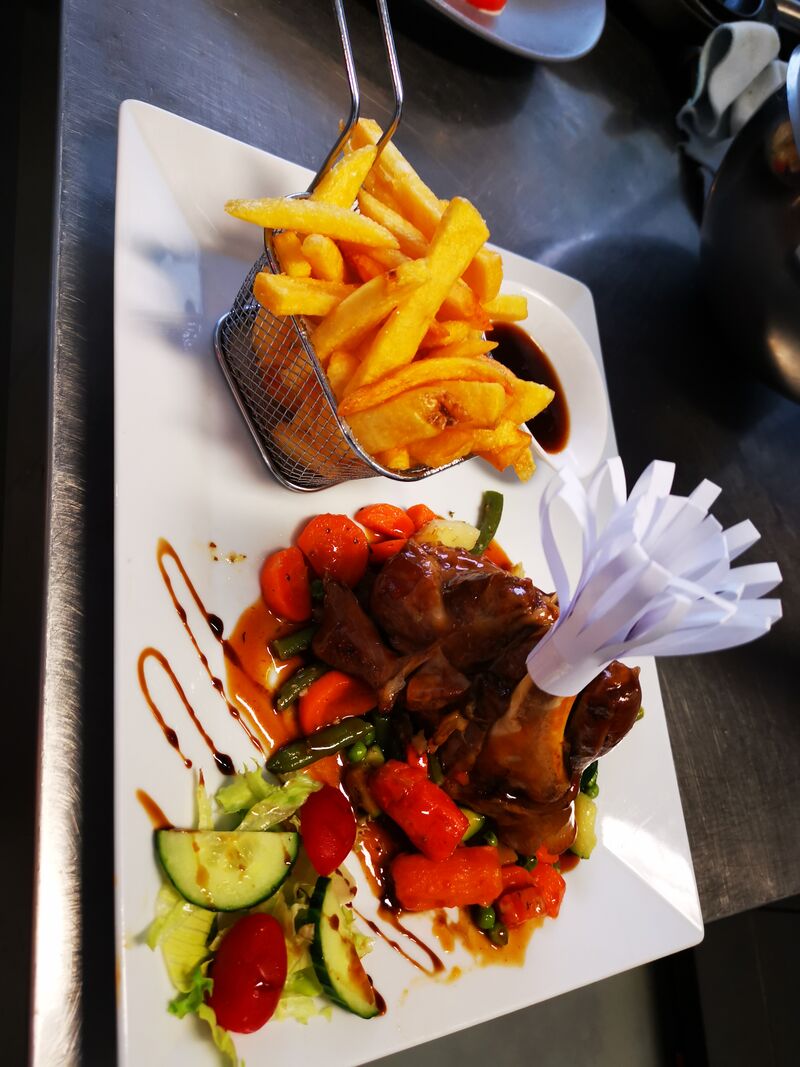 LA SOURIS D'AGNEAU SAUCE À L'AIL