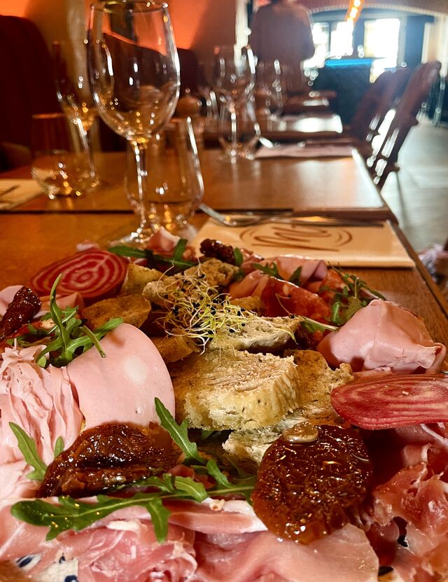 Piato di Saluni ( Assiette de charcuterie ) 