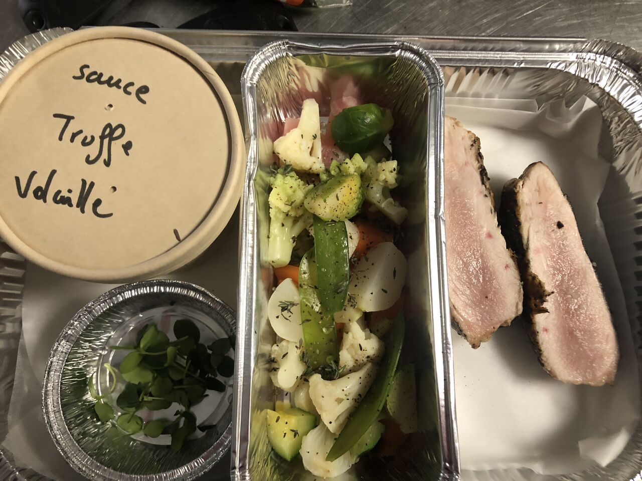 Volaille truffe jeune légumes 