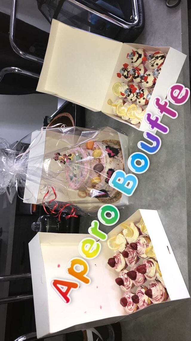 Layer Cakes minnie, macaron, fraise. 