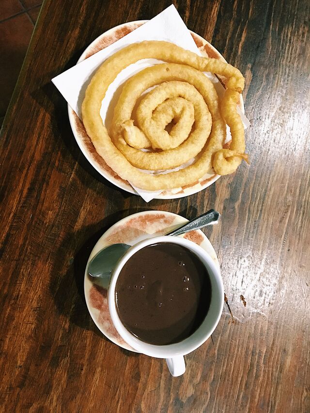 Ven a desayunar o merendar una buena porra con chocolate