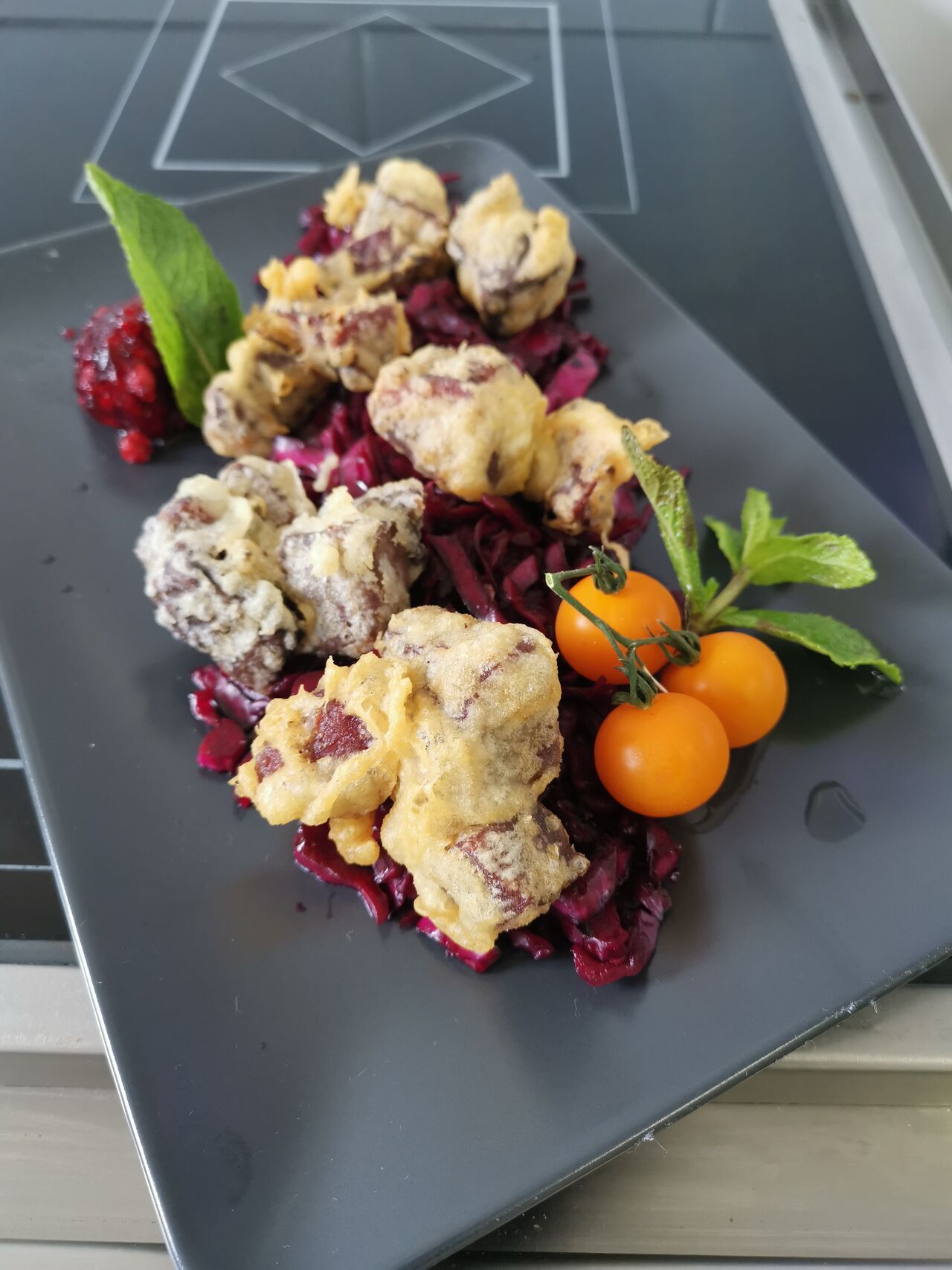 Wild trifft Asia. Unser zweimal gebackenes Wildschwein auf scharfem Rotkohl ?