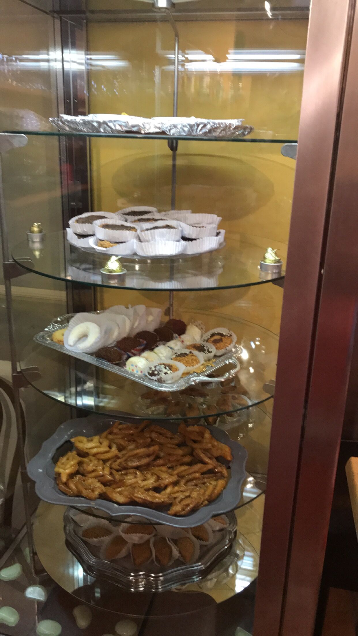 Toutes sortes de gâteaux français et orientaux 