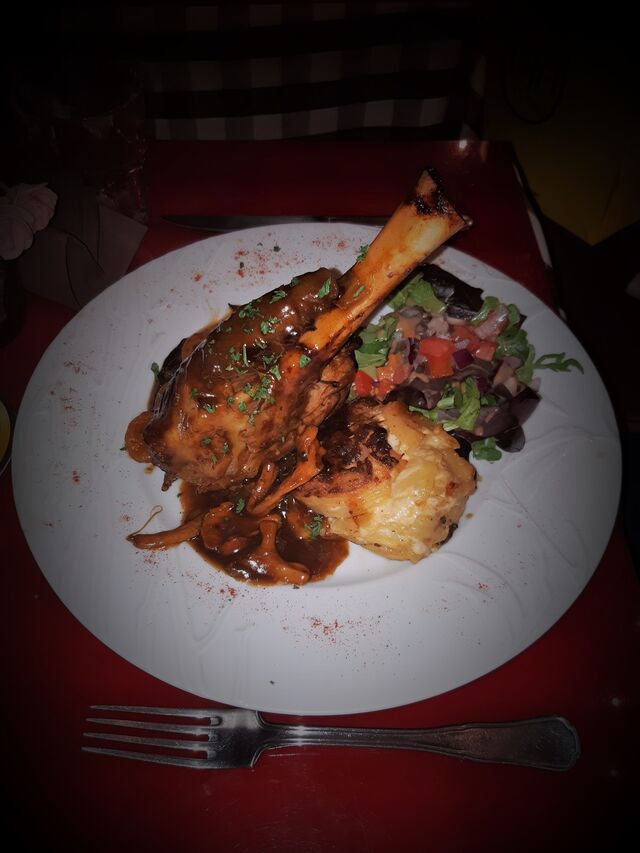 Souris d'agneau confite et fondante au miel,abricot et gingembre 