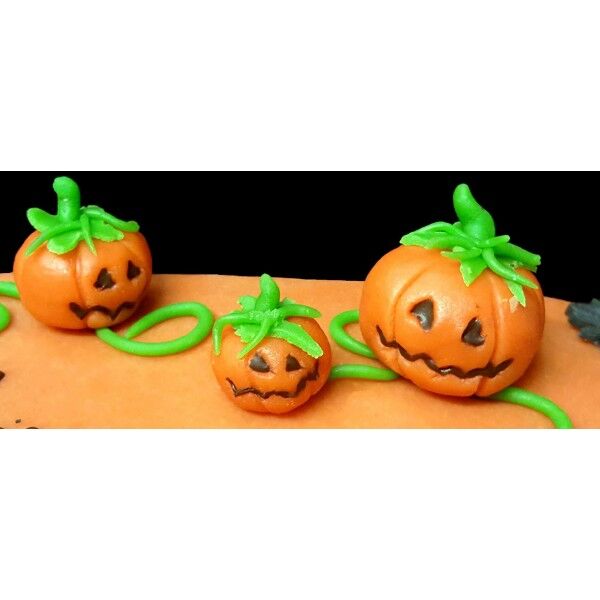 Citrouille halloween ( crèmeux clémentines, mousse chocolat lait, biscuit et croustillant)