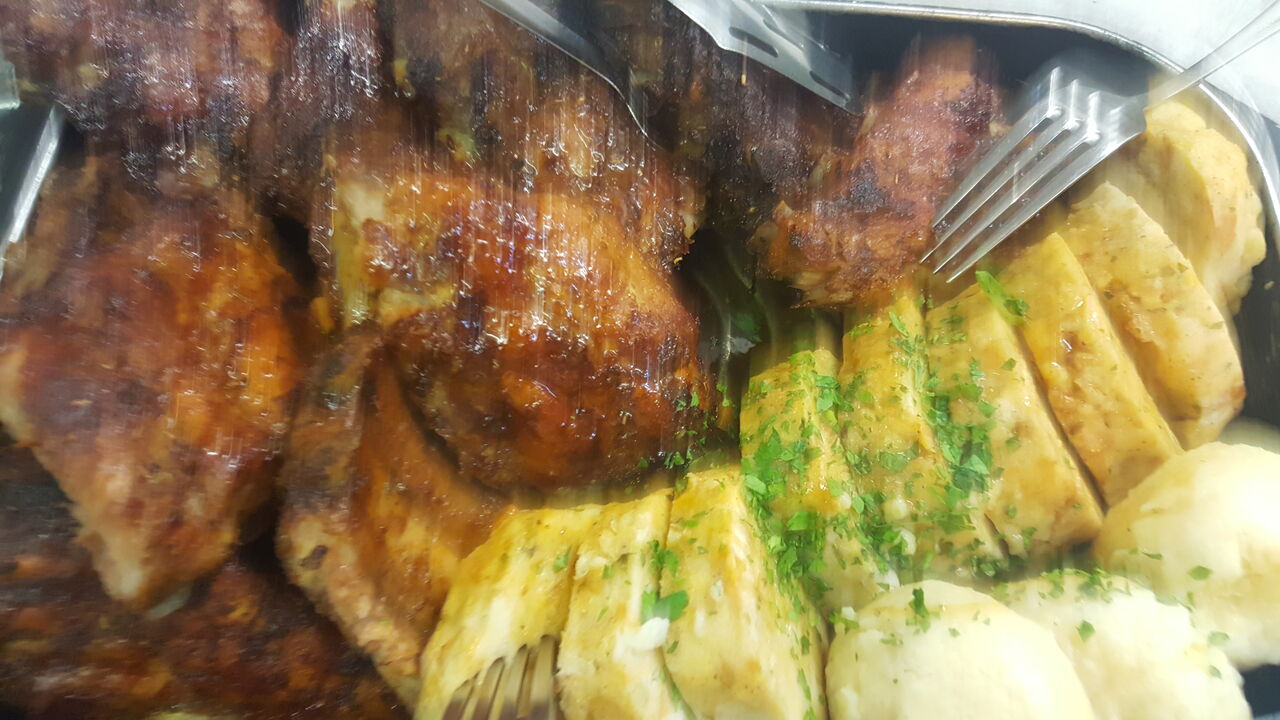 Unser besonderes Schmankerl: die Schlachtplatte
https://www.zum-donauwirt.at/speisekarte/schlachtplatte/