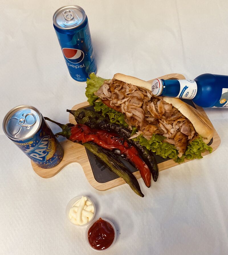 Kebab frite + boisson les sauces au choix 6 €