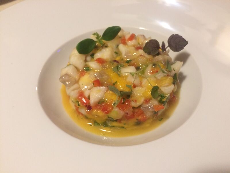 ceviche de daurade, mangues, poivrons, fruit de passion