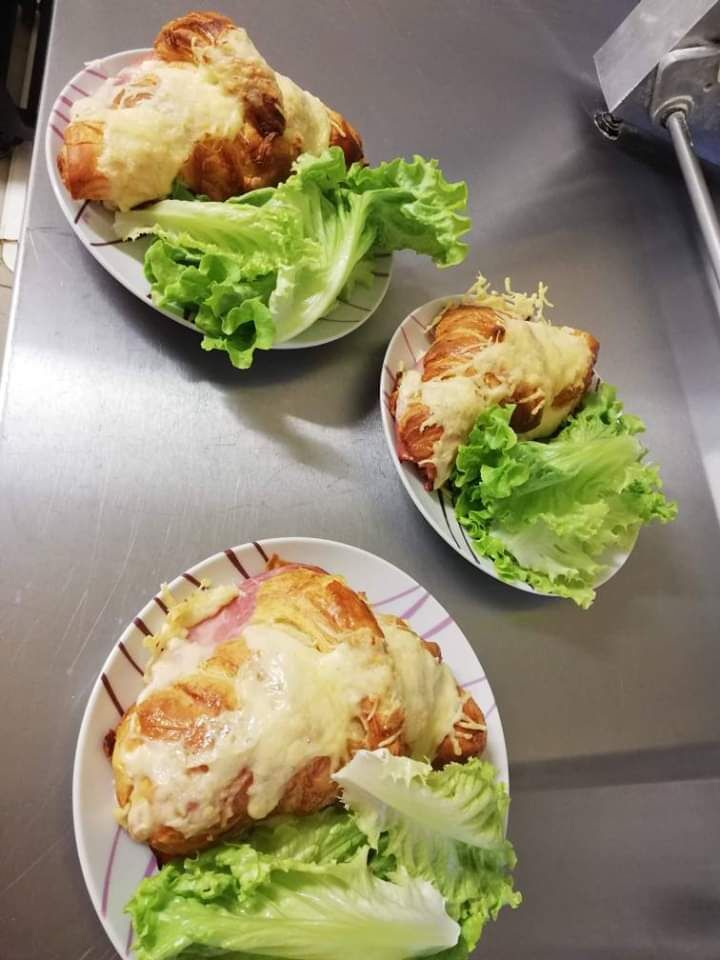 Traiteur
Croissant béchamel/salade