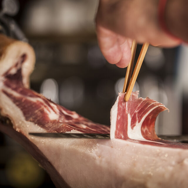 Jamón Ibérico. Corte a cuchillo.