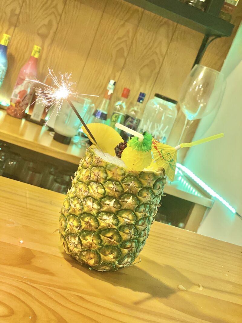 Piña colada en su propia fruta solo en sevicuba 