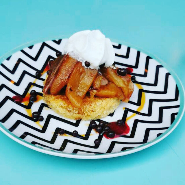 Sablé breton aux pommes et caramel beurre salé
