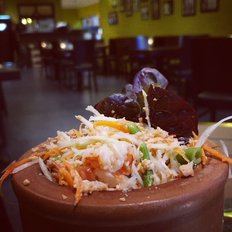 Som Tam, Papaya-Salat mit kurz gedämpften Hummerkrabben.