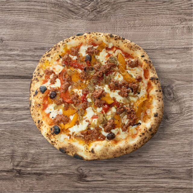 Orientale ▪ 14€ : sauce tomate bio, fior di latte, merguez du boucher, poivrons et oignons cuisinés, olives, origan