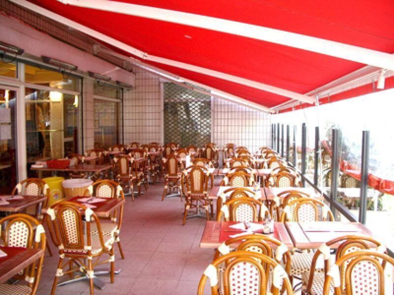 Terrasse arrière privée plein sud avec vu sur le parc André Malraux.