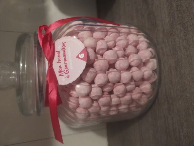 Boule rose enrobé de caramel 100g pour 1€ 