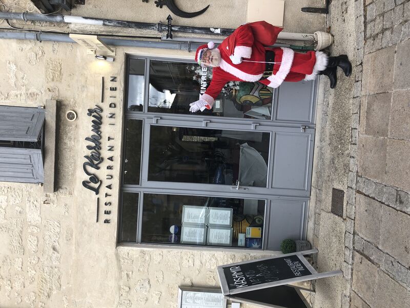 Père Noël de passage au kachemire et je vous souhaite de bonnes fêtes et penser à commander n’hésitez pas??