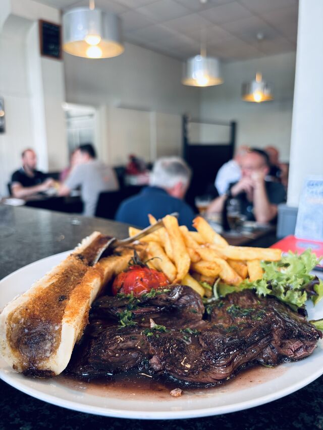 Onglet de bœuf et son os à moëlle