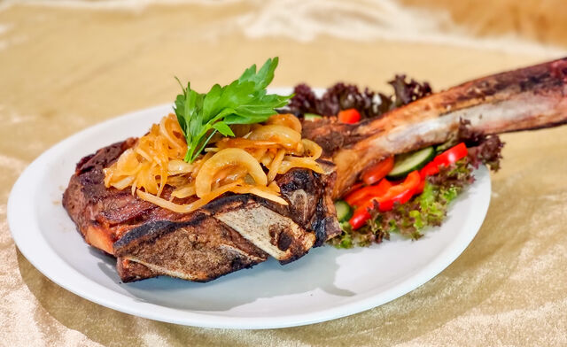 Tomahawk Steak
Nur bei besonderen Anlässen auf Bestellung