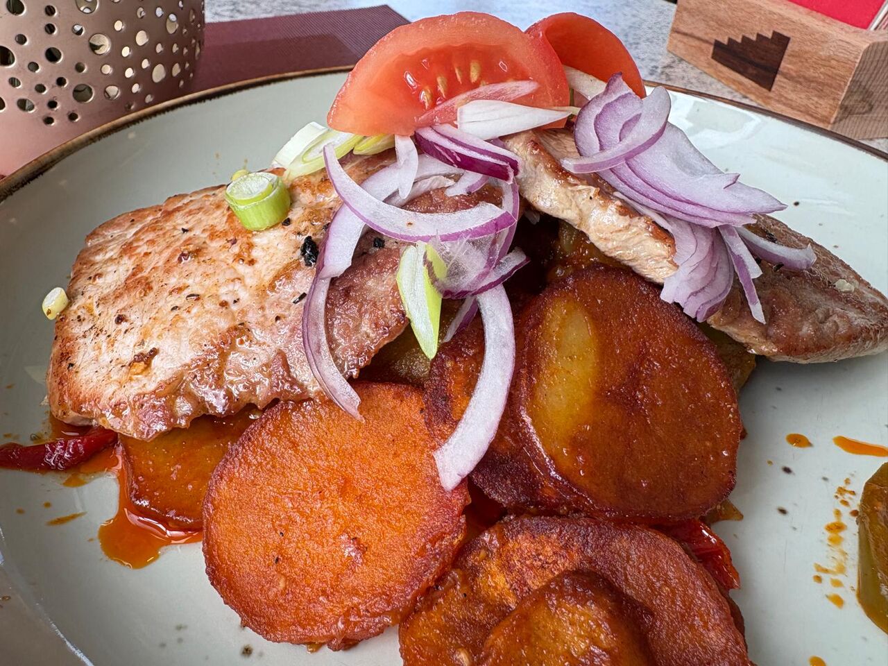 Kotelett mit Letscho Kartoffeln