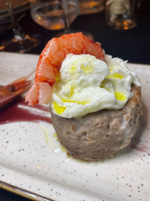 Antipasti: Flan al Mirto, stracciatella di Bufala e crudo di Gambero Rosso